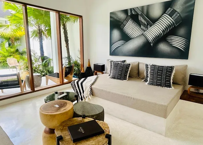Modern And Stylish 2 Bedroom Villa *