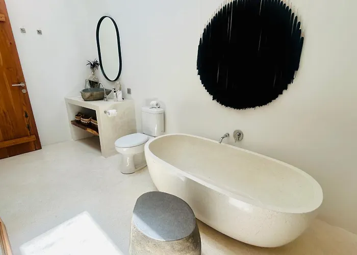Modern And Stylish 2 Bedroom *